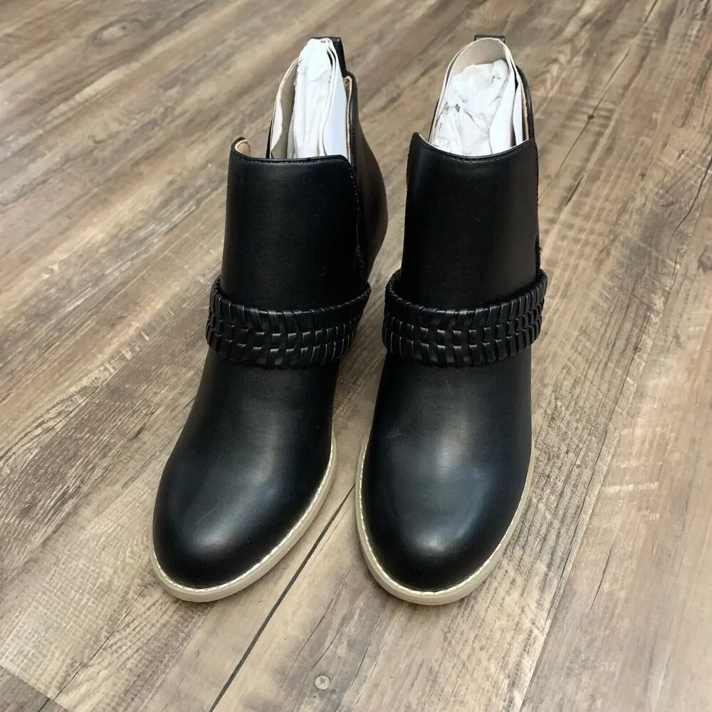 DV By Dolce Vita Geneva Booties Black 8.5 NWOB